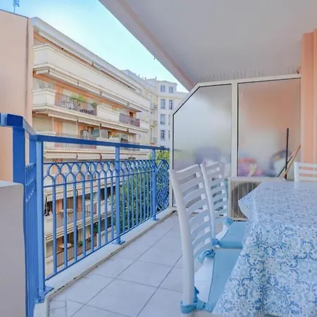 2 Pieces Plein Centre, Terrasse, Parking مينتون