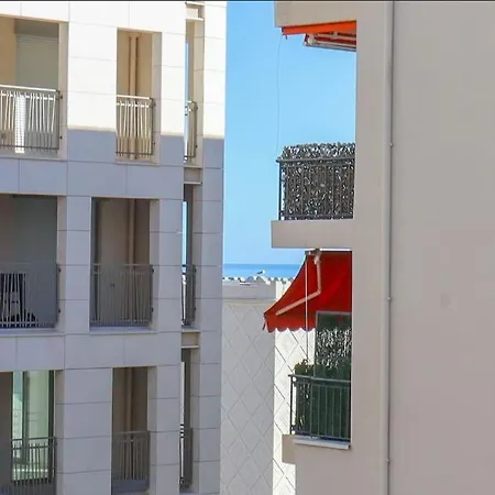 شقة 2 Pieces Plein Centre, Terrasse, Parking مينتون