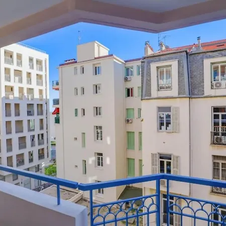 2 Pieces Plein Centre, Terrasse, Parking مينتون