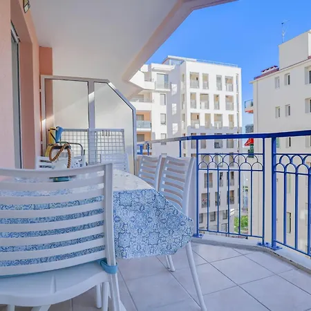 2 Pieces Plein Centre, Terrasse, Parking مينتون