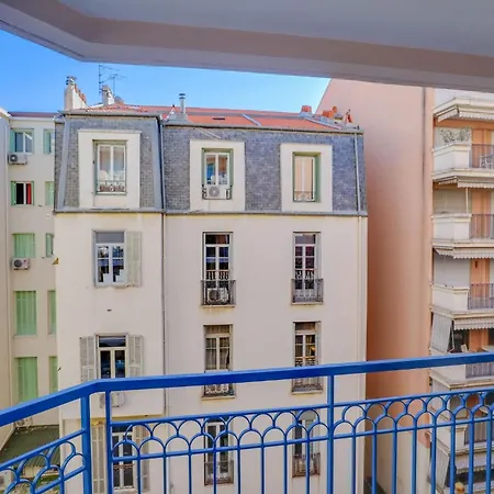 2 Pieces Plein Centre, Terrasse, Parking مينتون