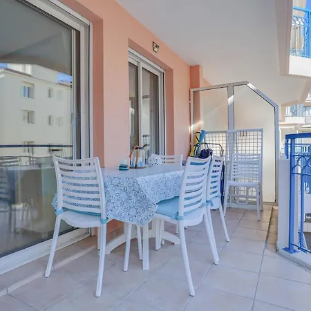 2 Pieces Plein Centre, Terrasse, Parking مينتون